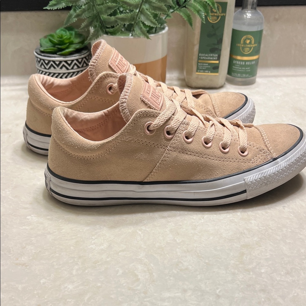 Converse Women's Light Pink Canvas Sneakers